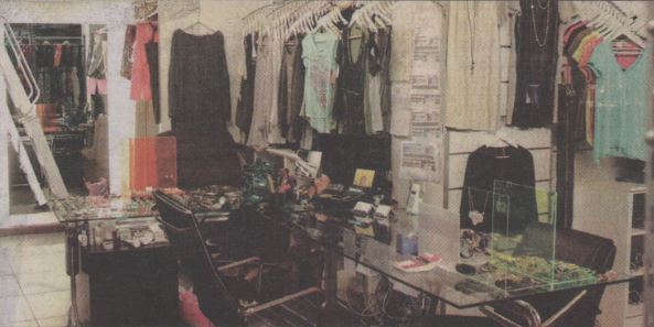 Βρήκαν απομιμήσεις στο κατάστημα της συζύγου του Ψωμιάδη