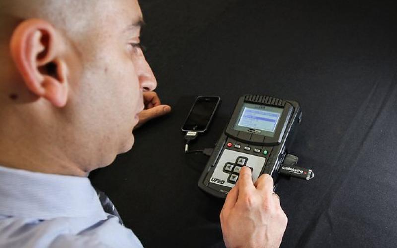 Έτσι θα καταλάβετε αν παρακολουθούν το κινητό σας