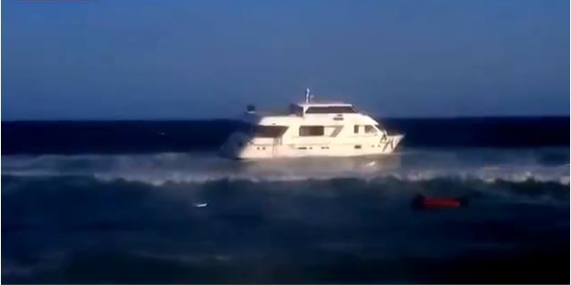 ΒΙΝΤΕΟ-Γιοτ “ξεβράστηκε” στην παραλία