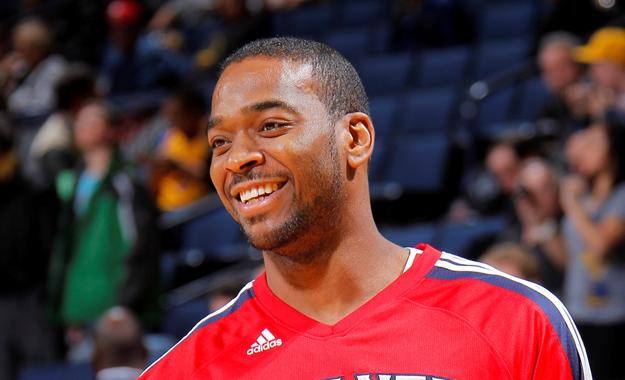 ΒΙΝΤΕΟ-Το καλάθι του Πάουελ από το κέντρο