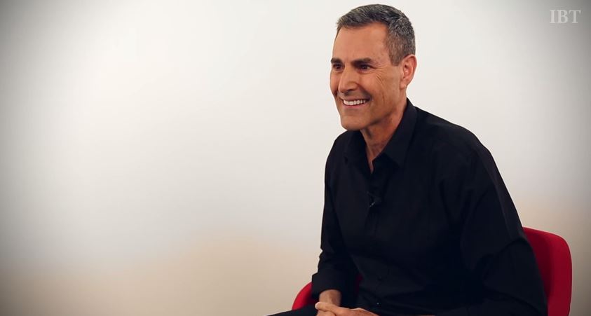 ΒΙΝΤΕΟ-Λυγίζει ο Uri Geller το iPhone 6;
