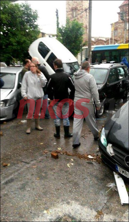 ΦΩΤΟ-Εικόνες χάους στην Παλαιά Κοκκινιά