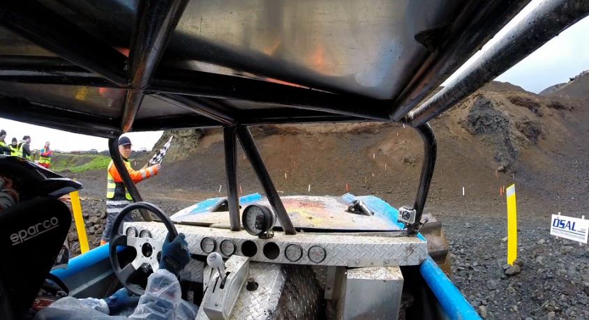 ΒΙΝΤΕΟ-Του έμεινε το τιμόνι στα χέρια