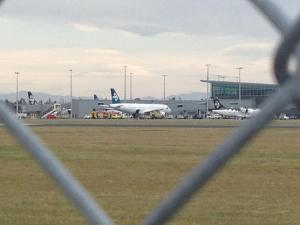 Εκκενώθηκε αεροπλάνο λόγω «λευκής σκόνης»