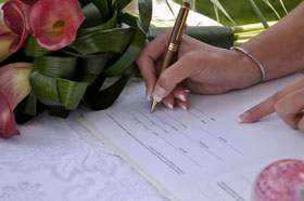 Πόσο κοστίζει ένας πολιτικός γάμος;