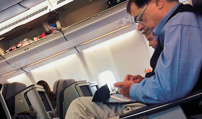 ΦΩΤΟ-Πτήση με… διάβασμα για τον Χαρδούβελη