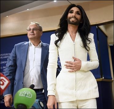 ΦΩΤΟ-Η Κοντσίτα στο Ευρωκοινοβούλιο