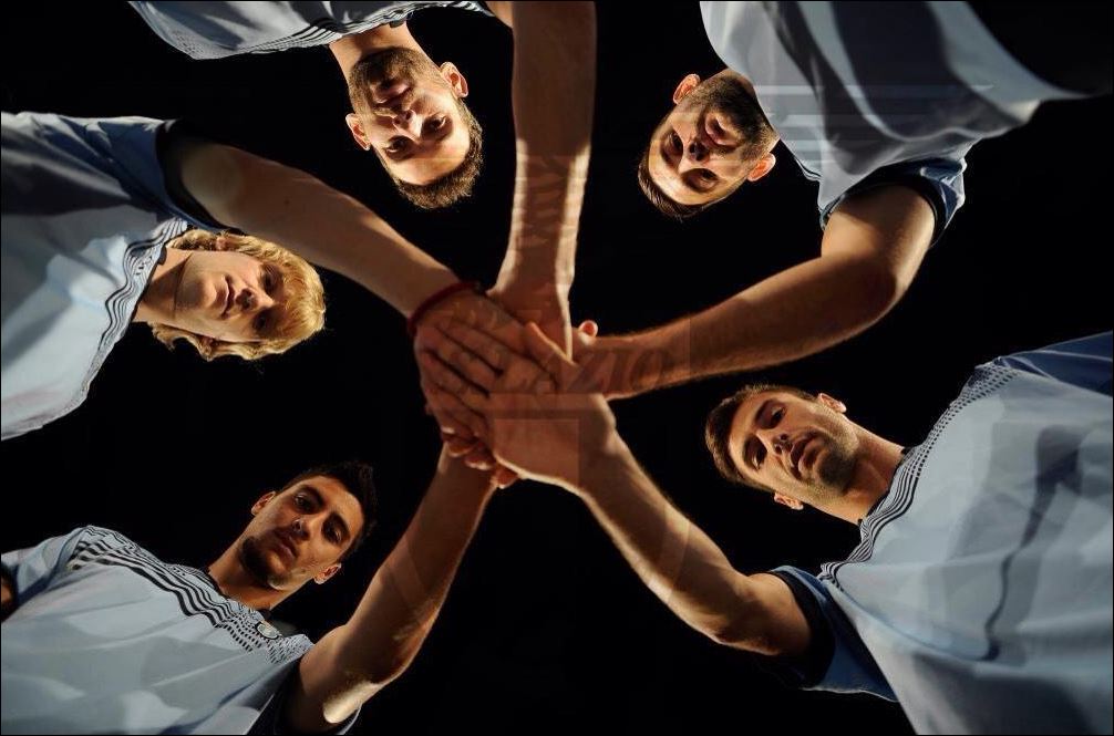 ΦΩΤΟ-Σέρβοι και Αλβανοί της Λάτσιο δίνουν τα χέρια