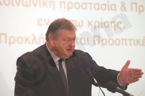 ΦΩΤΟ-Ποιοι βρέθηκαν στην ομιλία του Βενιζέλου στο ΙΣΤΑΜΕ