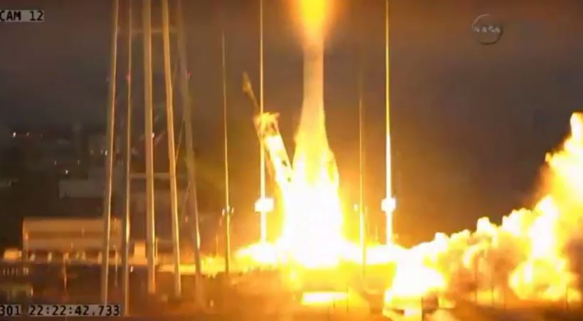 ΤΩΡΑ-ΒΙΝΤΕΟ-Εξερράγη ιδιωτικός πύραυλος σε βάση της NASA