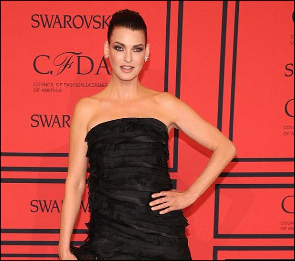 ΦΩΤΟ-Αγνώριστη η Linda Evangelista χωρίς μακιγιάζ