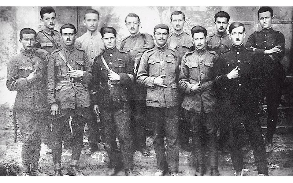 ΦΩΤΟ-Ο Οδυσσέας Ελύτης ανθυπολοχαγός στον πόλεμο του ‘40