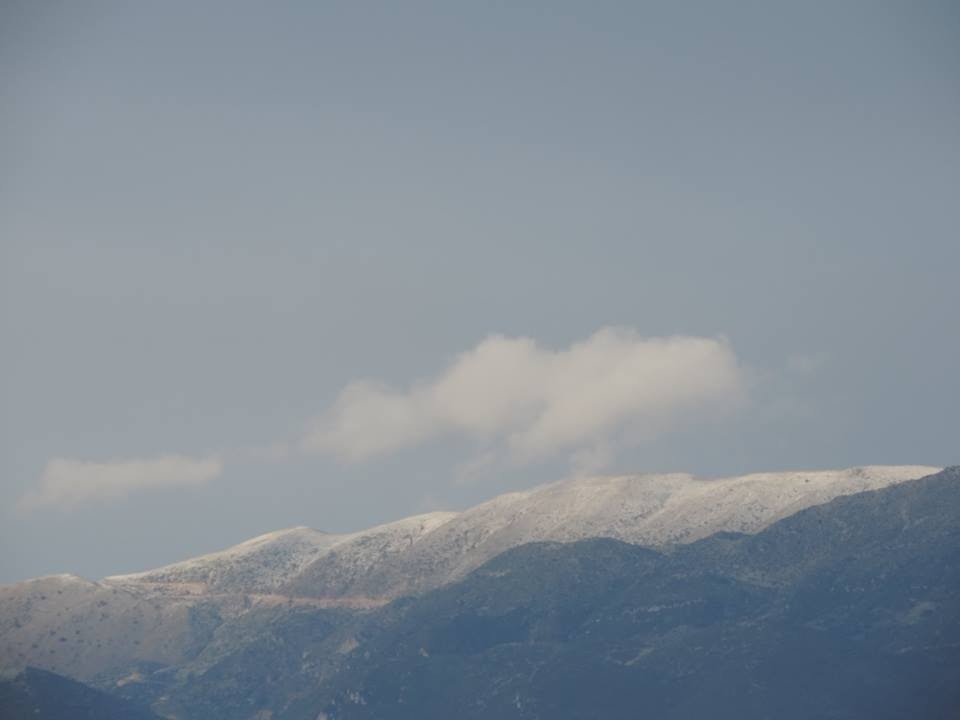 ΦΩΤΟ-Τα πρώτα χιόνια στα ορεινά της Ηπείρου
