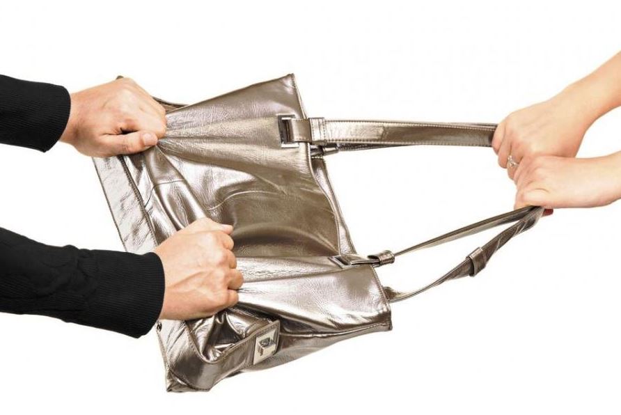 Κιάτο-Προσπάθησε να της κλέψει την τσάντα