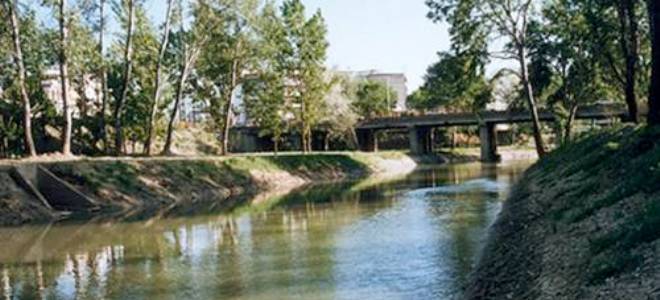 Οι Λαρισαίοι καθαρίζουν τον Πηνειό