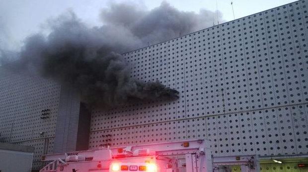 ΦΩΤΟ-Μεγάλη φωτιά στο αεροδρόμιο του Μεξικού