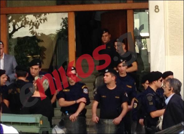 ΟΛΜΕ-Διαμαρτυρία στο υπουργείο Διοικητικής Μεταρρύθμισης