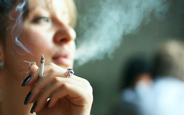 Επτά στους δέκα καπνιστές δεν επηρεάστηκαν από τον αντικαπνιστικό νόμο
