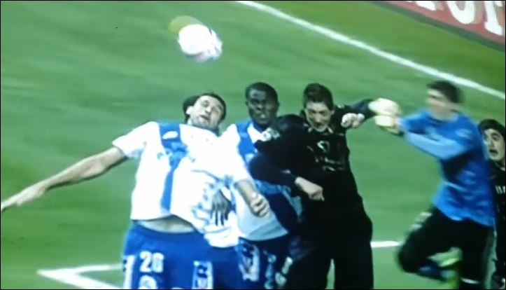 ΒΙΝΤΕΟ-Αμυντικός έστειλε στο νοσοκομείο τον τερματοφύλακα αδερφό του