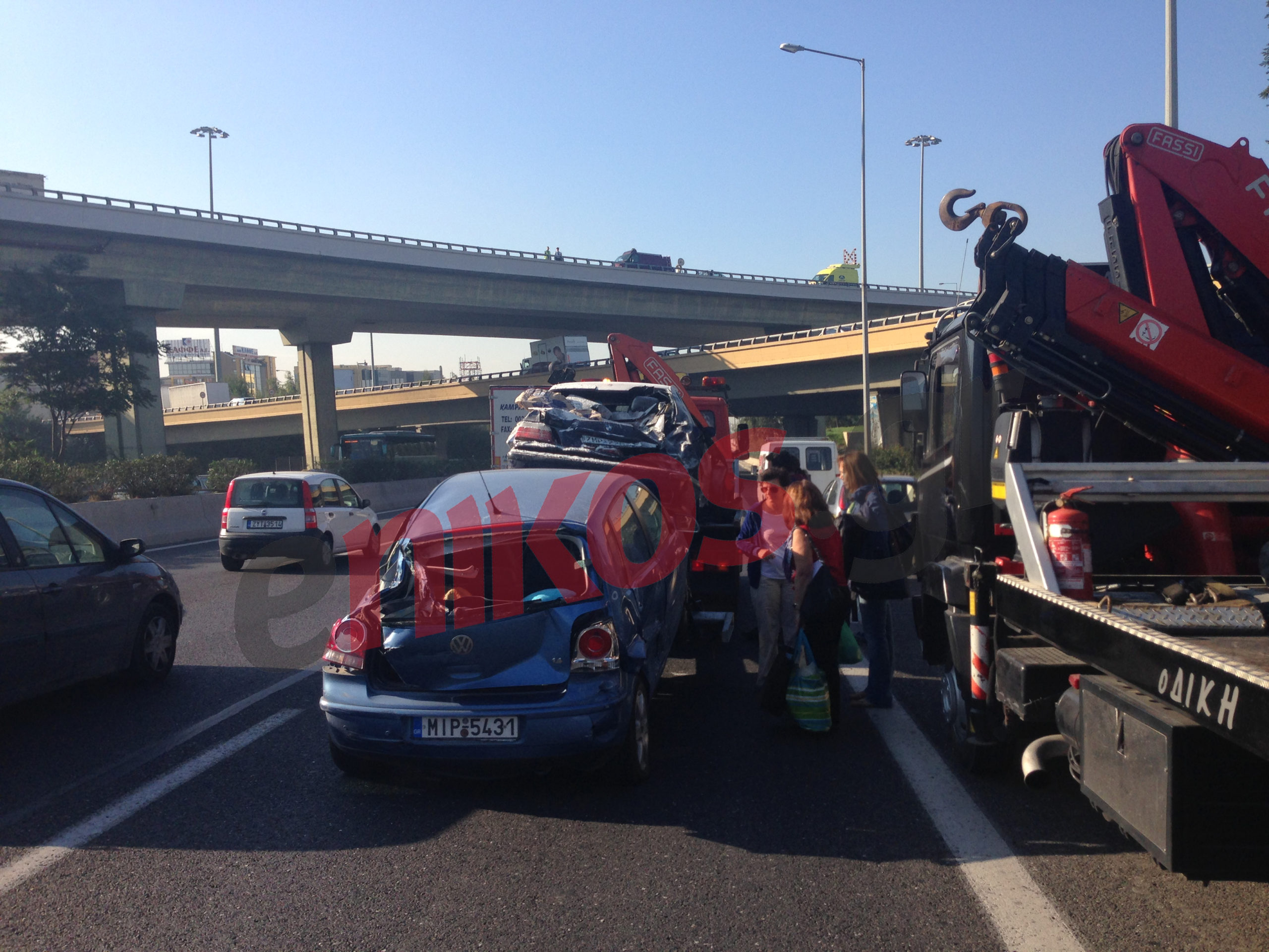 ΦΩΤΟ-Αποκαθίσταται η κυκλοφορία στην εθνική οδό