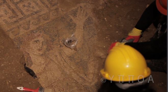 BINTEO-Οι ανασκαφικές εργασίες που αποκάλυψαν το ψηφιδωτό της Αμφίπολης