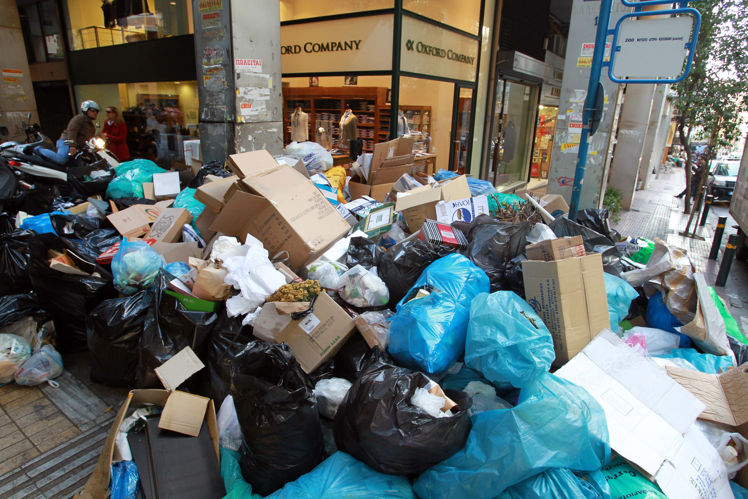 “Τα σκουπίδια θα κάνουν παρέλαση στους δρόμους”