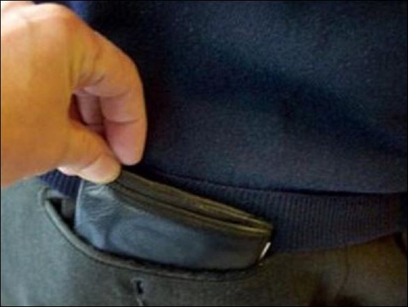 Αγρίνιο-33χρονη Ρομά έκλεψε ηλικιωμένο