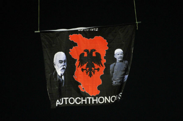 ΦΩΤΟ-Και η Κέρκυρα στην αλβανική σημαία που σηκώθηκε στο Βελιγράδι