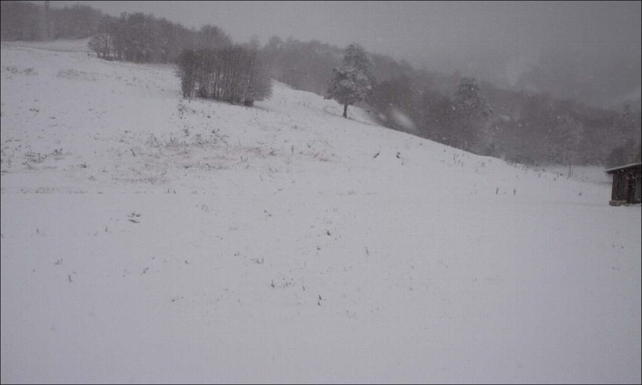 ΦΩΤΟ-“Ασπρίζουν” τα χιονοδρομικά της Β. Ελλάδας