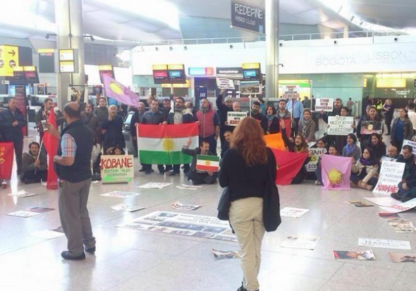 ΦΩΤΟ-Κατάληψη των Κούρδων στο Χίθροου και στο Ευρωκοινοβούλιο