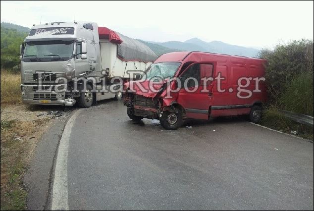 Νέο τροχαίο με νταλίκα – Σε κρίσιμη κατάσταση ο οδηγός του βαν