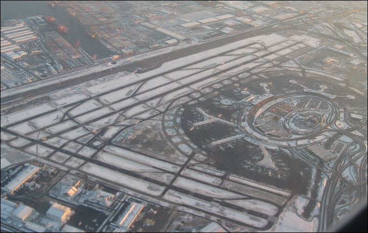 Σε καραντίνα νοσηλεύτρια σε αεροδρόμιο της Νέας Υόρκης