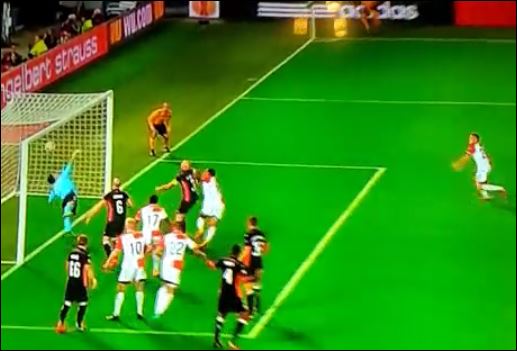 ΒΙΝΤΕΟ-Σπάνιο γκολ από πλάγιο άουτ