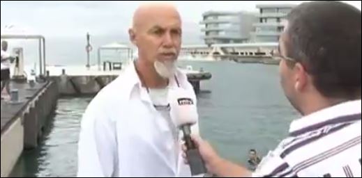 Ο “δύτης” έκλεψε την παράσταση σε δελτίο ειδήσεων