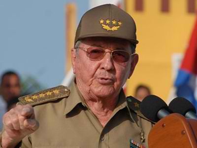 Ραούλ Κάστρο: Να μην εξελιχτεί ο Έμπολα στη χειρότερη πανδημία στην ιστορία