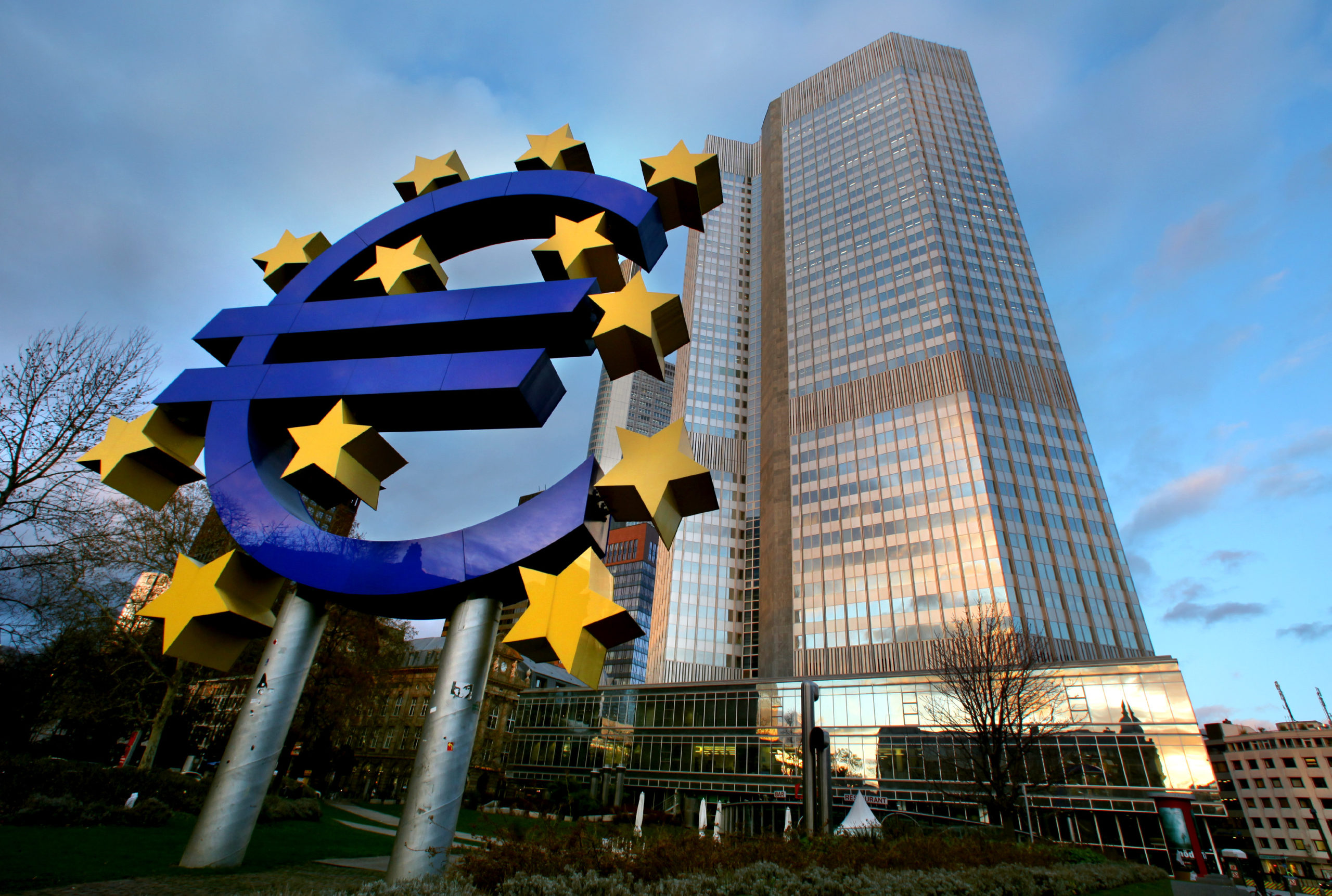 FT: Η ΕΚΤ άρχισε τις αγορές καλυμμένων ομολόγων