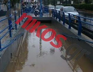 ΦΩΤΟ-Πλημμύρισε υπόγεια διάβαση πεζών