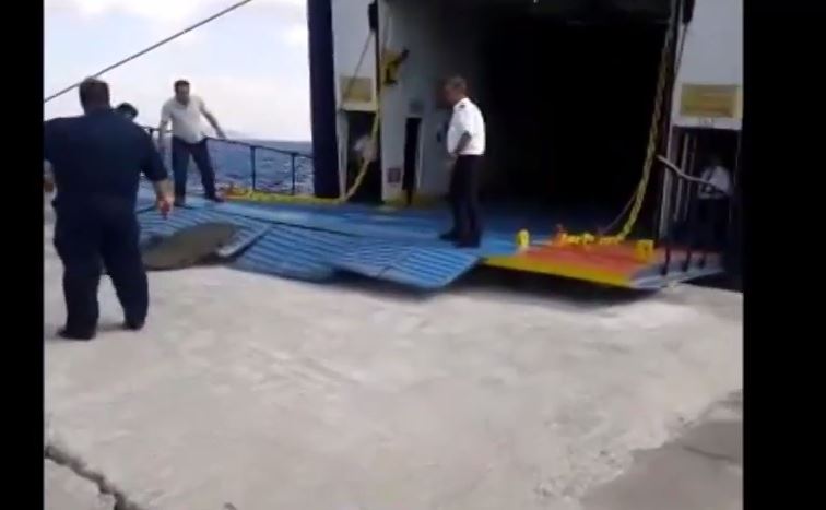 BINTEO-“Ηρωική” επιβίβαση σε πλοίο της Αλοννήσου