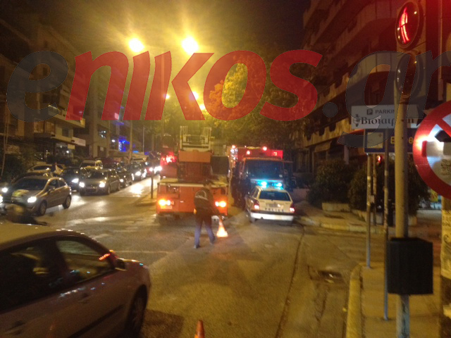 ΤΩΡΑ-Νέες φωτογραφίες από την φωτιά σε πολυκατοικία στους Αμπελοκήπους