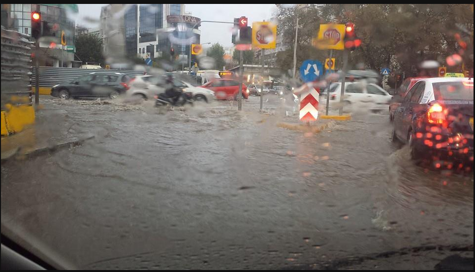 ΦΩΤΟ-Πλημμύρισε το κέντρο της Θεσσαλονίκης