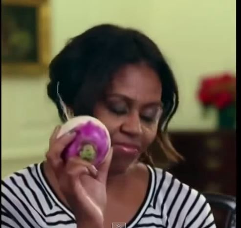 ΒΙΝΤΕΟ-Ο χορός της Μισέλ Ομπάμα κρατώντας ένα λαχανικό