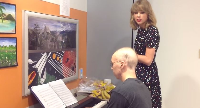 ΒΙΝΤΕΟ-Η Τέιλορ Σουίφτ τραγουδάει με έναν καρκινοπαθή