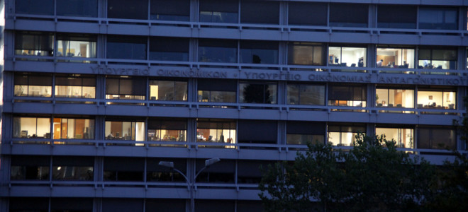 Αυστηρότερους όρους στη ρύθμιση για τα ληξιπρόθεσμα ζητά η τρόικα