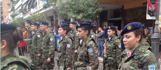 ΦΩΤΟ-Άρωμα γυναίκας στο στρατιωτικό άγημα στην Πάτρα