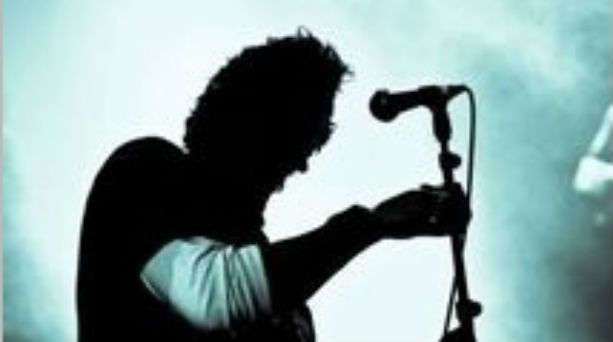 Δημοφιλείς τραγουδιστές στην αγκαλιά του ΣΔΟΕ