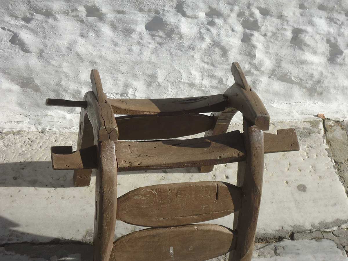 Του πέταξε σαμάρι από μουλάρι