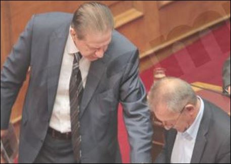 ΦΩΤΟ-Πηγαδάκι Πολύδωρα-Παφίλη στη Βουλή