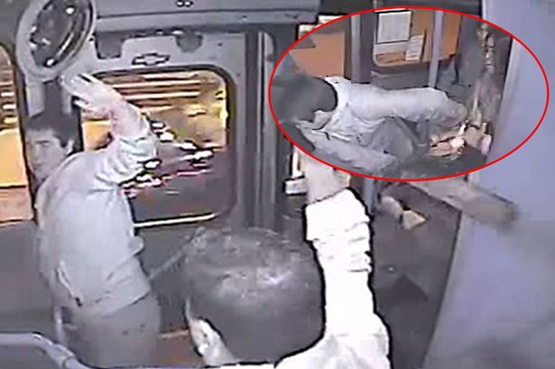 ΒΙΝΤΕΟ-Τσαντάκιας τις “τρώει” σε λεωφορείο