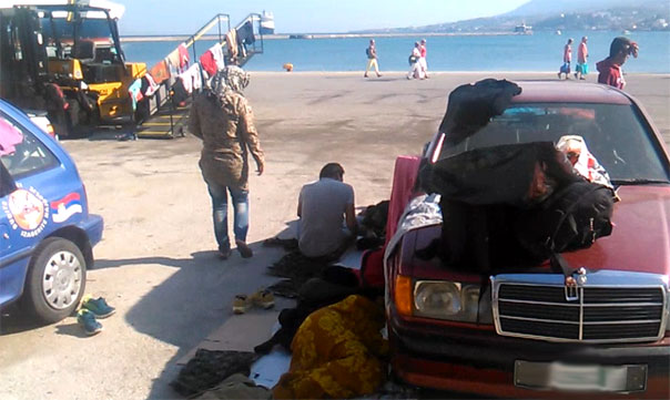 ΒΙΝΤΕΟ-Μετανάστες στοιβάζονται στο λιμάνι της Μυτιλήνης – Επιστολή διαμαρτυρίας του Δημάρχου Λέσβου