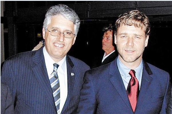 ΦΩΤΟ-Ο Έλληνας ήρωας του Ράσελ Κρόου